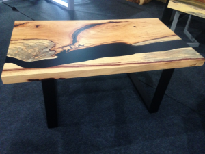 Massiver Konferenztisch aus thailändischem Holz