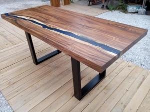Eßtisch mit Epoxidharz