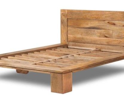 Vzneste se do nebes na masivní indické dřevěné posteli: spojujeme komfort a eleganci Vzneste se do nebes na masivní indické dřevěné posteli: spojujeme komfort a eleganci