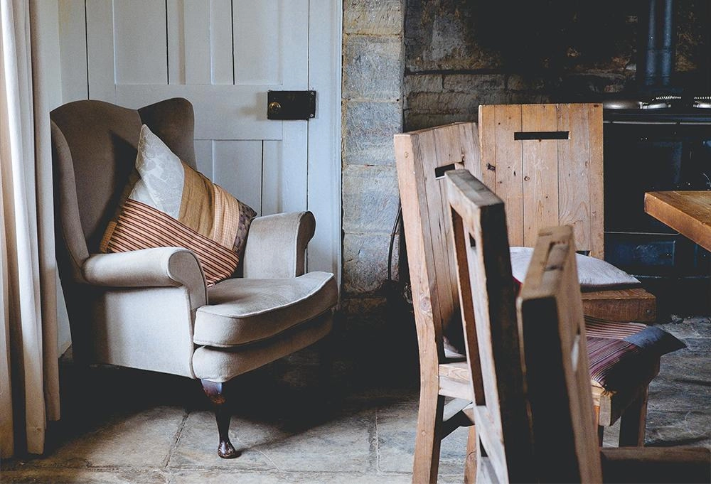 Rustikaler Wohnstil: Wie man ihn erkennt und in die Praxis umsetzt?