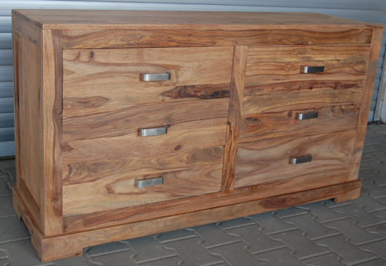 Masivní komoda 145x45x80cm