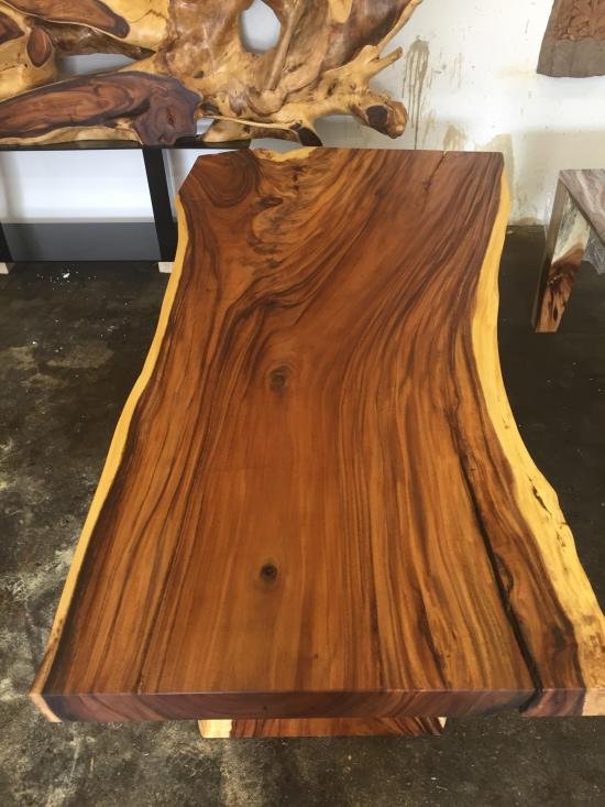 Masivní jídelní stůl z Thajska dřeviny Acacia