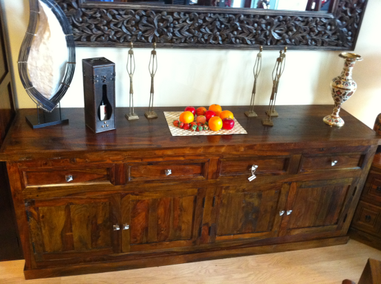 Masivní komoda 200x80x45cm