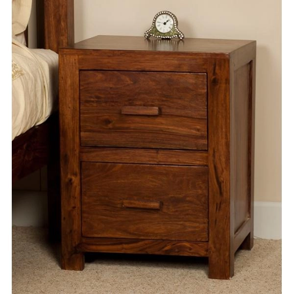 Der Zauber von Massivholz-Nachttischen: Von rustikalen Stilen bis hin zu luxuriösen indischen Stücke